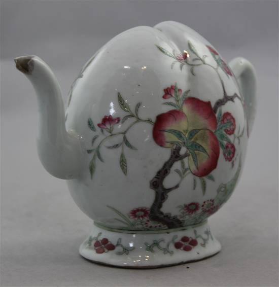 A Chinese famille rose Cadogan wine pot, late 19th century, 14cm, loss to spout